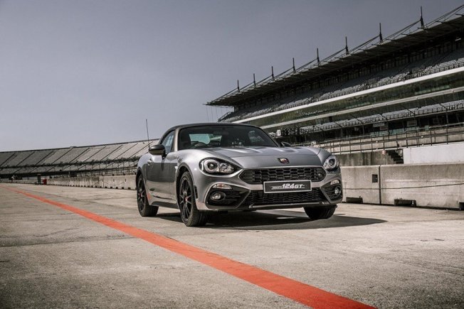意大利Fiat飞雅特汽车旗下的Abarth在英国推出限量50台的Abarth 124 GT热血小跑车。（Abarth）