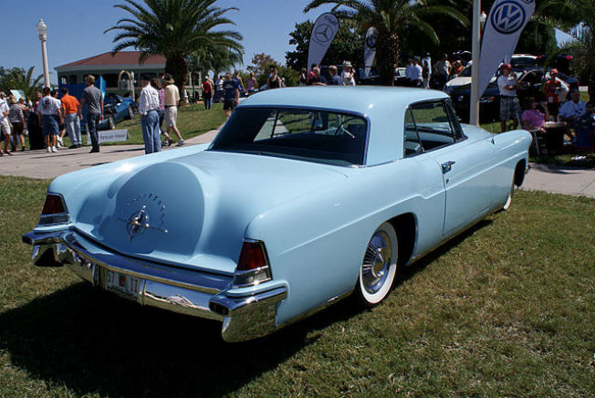1957年份Continental Mark II。(维基百科)