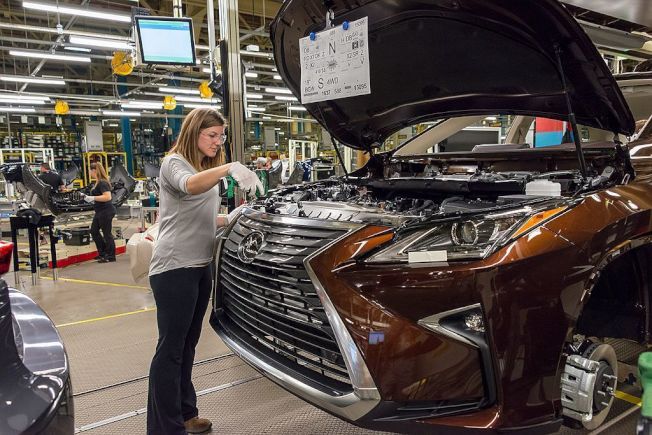 继Lexus RX车系后,身形较小的NX也确认在2022年起于加拿大安大略省Cambridge厂生产。(Lexus)
