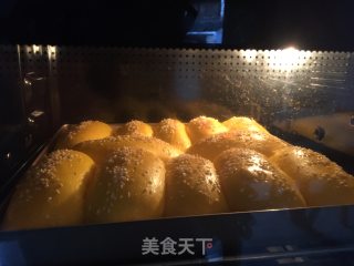 #第四届烘焙大赛暨是爱吃节#胡萝卜肉松面包的做法步骤：12